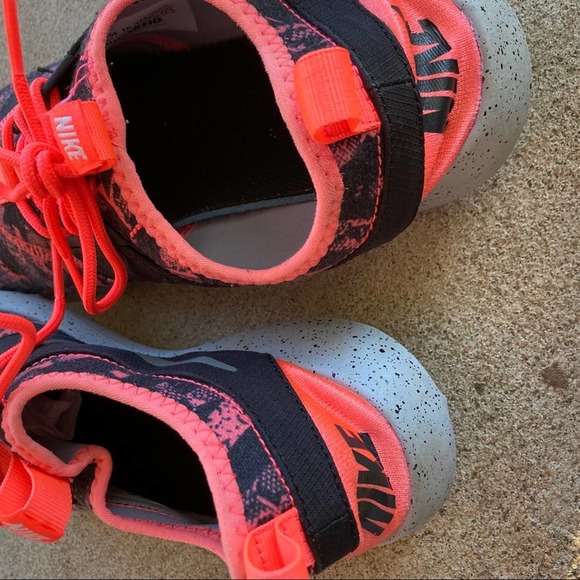 Nike iD Roshe One Running Athletic Shoe Pink Black - Picture 5 of 7